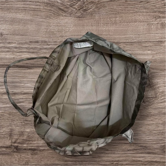 ALO Yoga Gray Tie-Dye Weekend Duffel - Picture 2 of 3